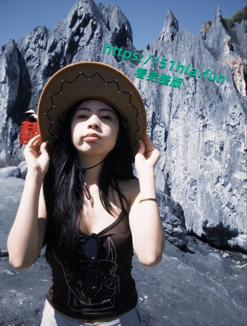 高颜值气质小网红调教性爱视频曝光，深喉吮吸肉棒技术娴熟被猛烈爆操，极品肥臀淫水喷溅！-2