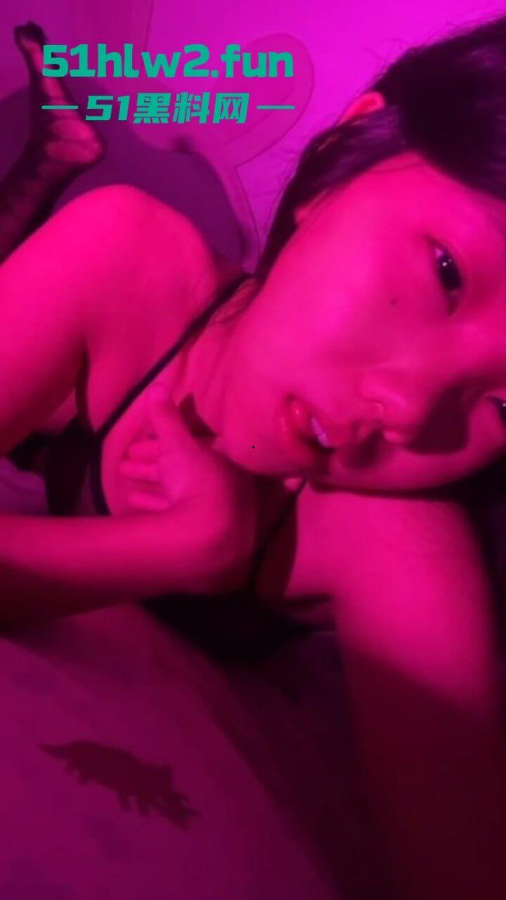 抖音福利姬【黑皮学妹】金主定制私拍流出 年纪轻轻身材竟然这么好 前凸后翘让人看得直流口水！-9