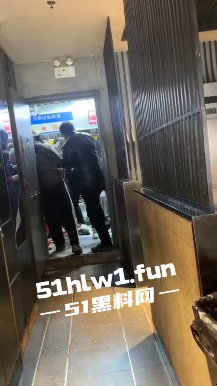 不顺心就干,能干绝不多逼逼,干就完事了快过年了,干完进去吃皇粮,管吃管住还不用操心年货!-1