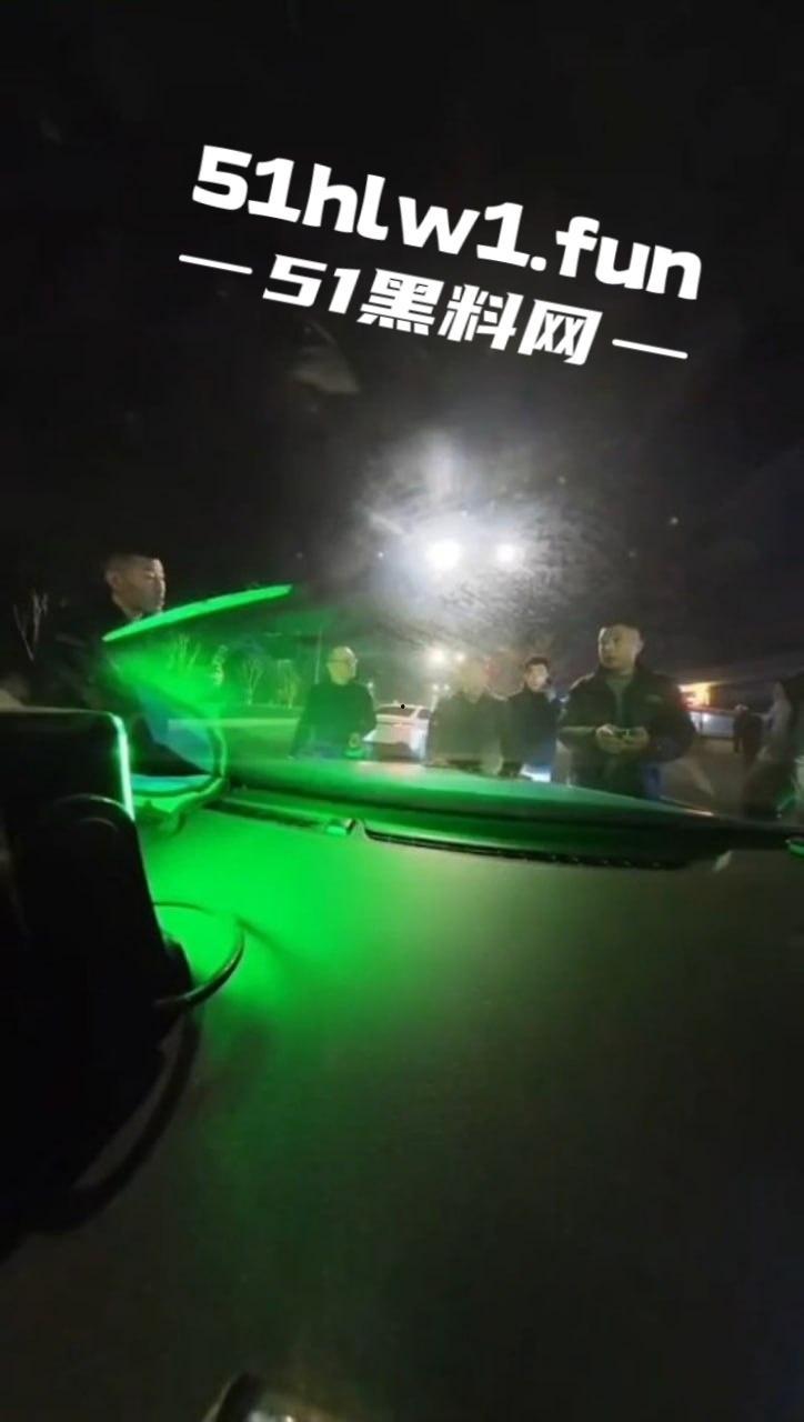 不顺心就干,能干绝不多逼逼,干就完事了快过年了,干完进去吃皇粮,管吃管住还不用操心年货!-5