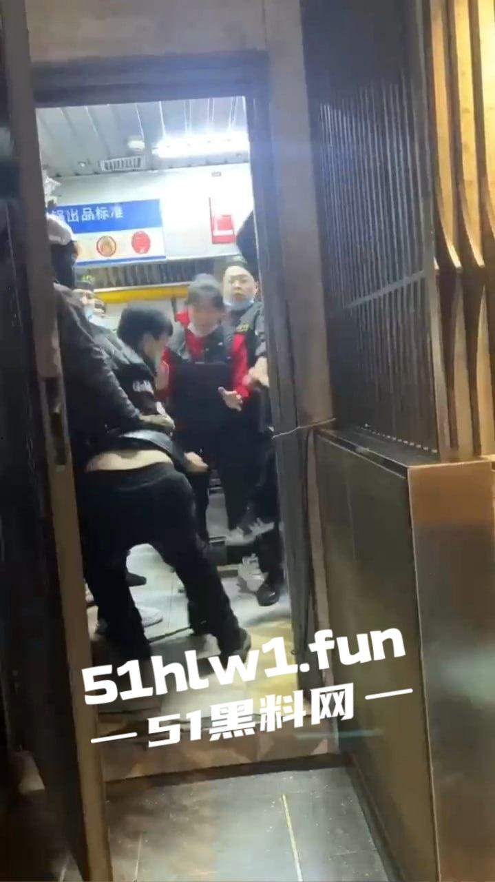 不顺心就干,能干绝不多逼逼,干就完事了快过年了,干完进去吃皇粮,管吃管住还不用操心年货!-7