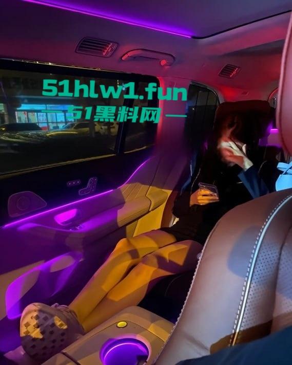 校花女神在外网竟然是福利姬，推特牛奶可可被调教得很到位的高校反差婊现在正是出圈。-4