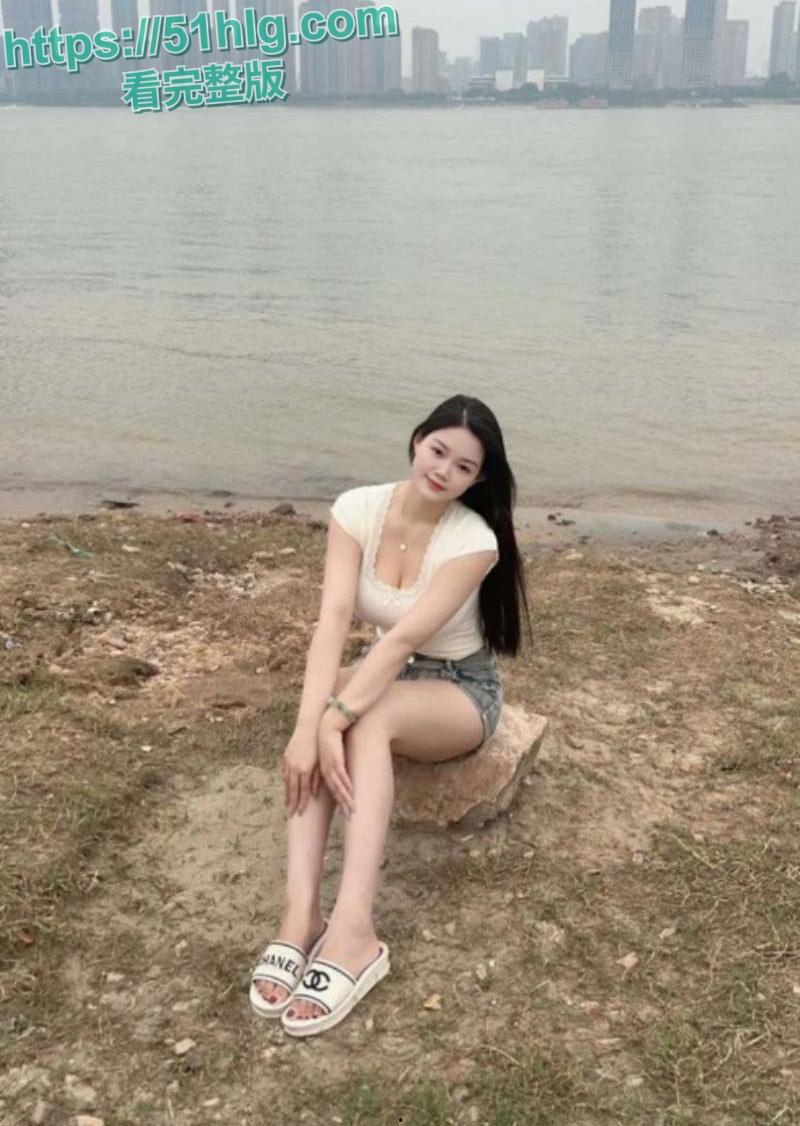 【重庆】国企【余丽娇】为公司献身成为交际花,与客户玩多人轰趴,被前后夹击爽到不行,你想加入吗?-2