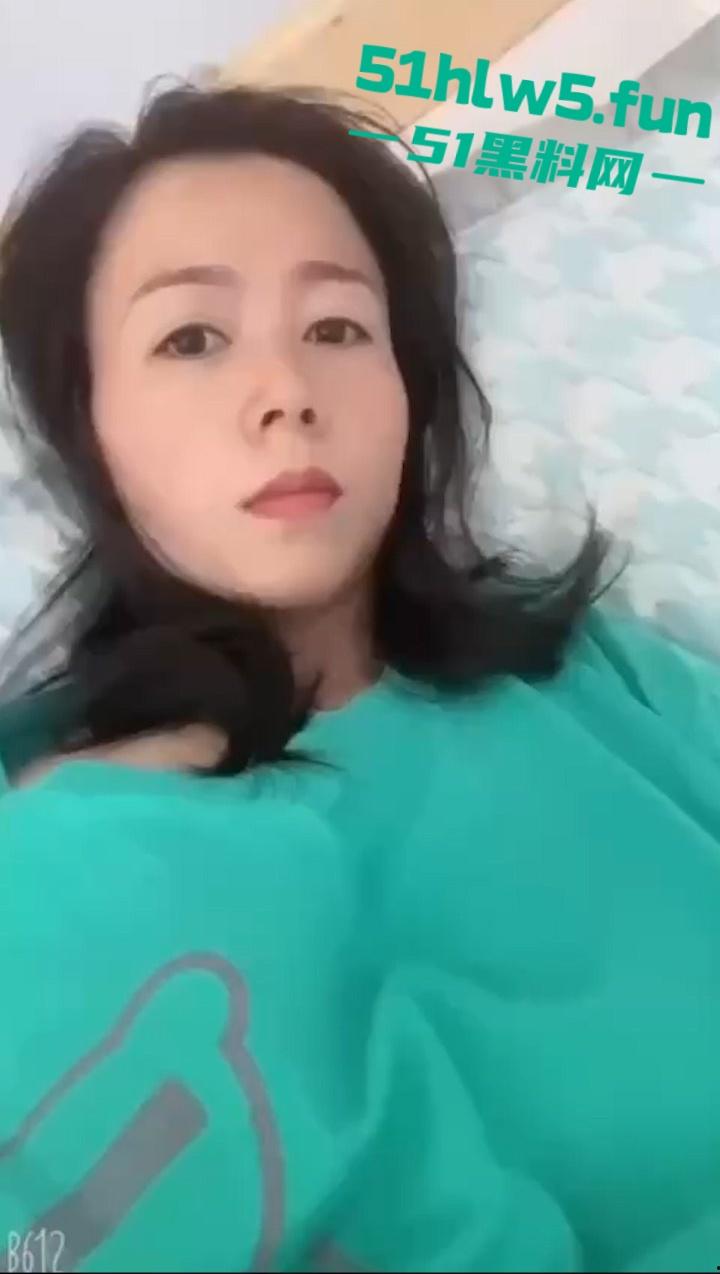 乱伦系列之母子,广州绝经寂寞老骚妈被儿子操回第二春,肥乳肉穴饥渴榨汁又浪又骚。-5