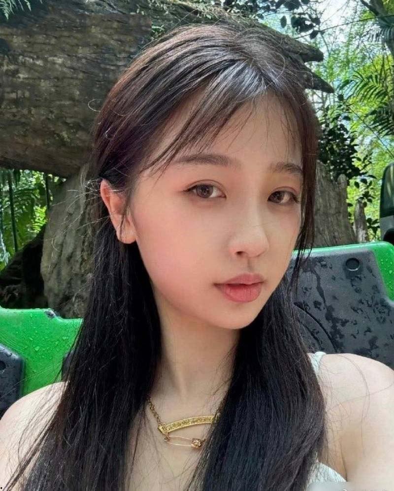 当红女星【虞书欣】性丑闻震撼揭晓！全民女神沦为小鲜肉陪睡女星！性爱视频外泄引爆争议-8