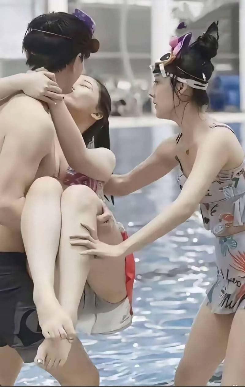 当红女星【虞书欣】性丑闻震撼揭晓！全民女神沦为小鲜肉陪睡女星！性爱视频外泄引爆争议-10