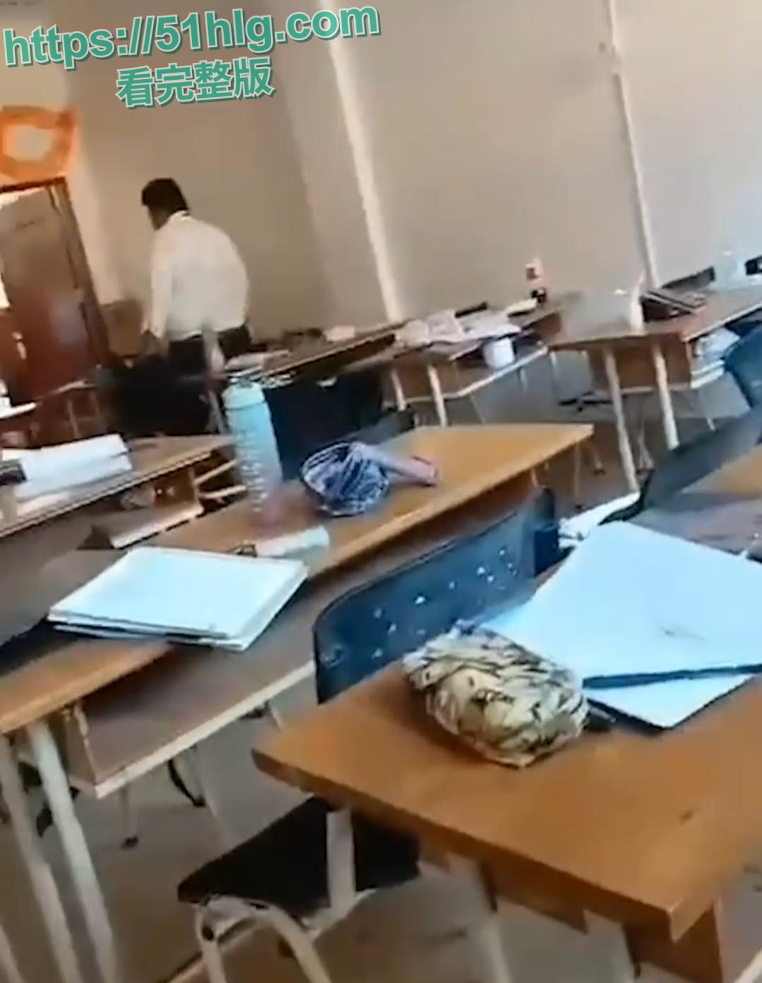 国外大瓜!校园教室内惊现血案,男子疯狂捅刺女同学数十刀,现场无人敢制止的可怕一幕-10