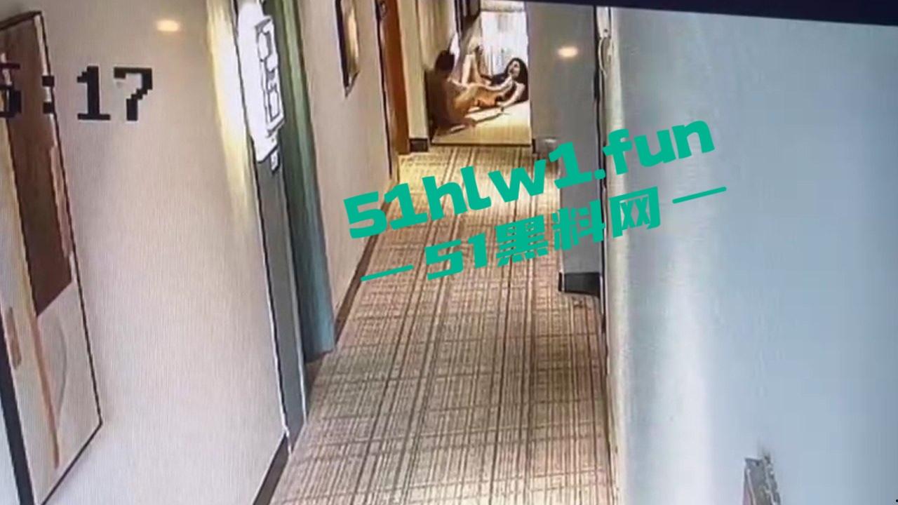 大神附近约炮长腿学生妹,因为鸡巴太大太猛,给小姐姐操跑了,还被强行拉回来继续操,小姐姐直接选择报警。-7