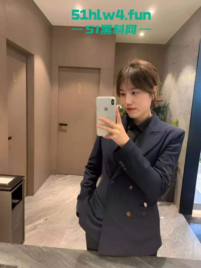 南通金牌售楼小姐【郭智玲】三天卖4套房背后的秘密!看房就发裸照买房就送逼,只要钱到位3P内射任意玩。-3