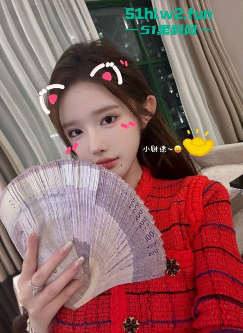 快手网红【美羊】被曝大尺度做爱视频，极品高颜值美女穿女仆装胯上骑乘伺候大佬！-3