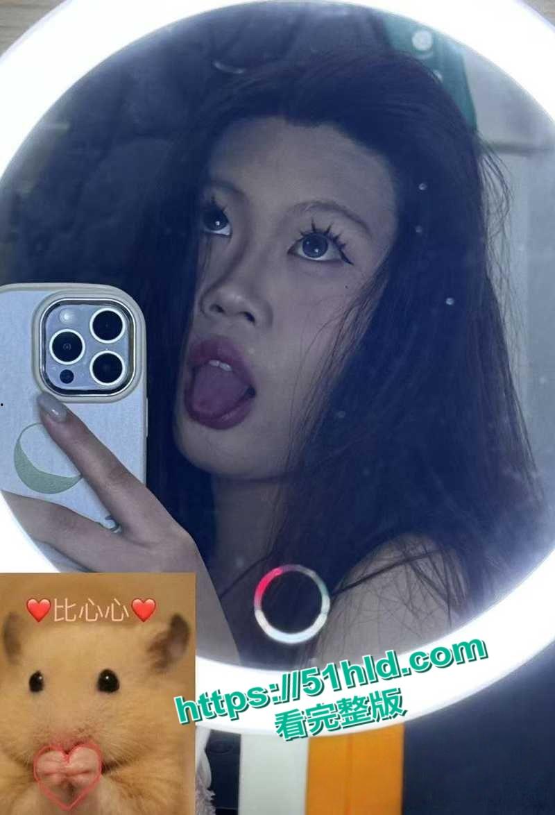 上海反差少女【杨念悦】大尺度露出视频流出,火车上当众玩奶自慰,自爆7男轮奸玩8P还爆菊,不雅视频全曝光!-3