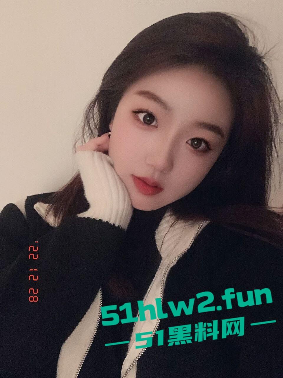 情人节调教小母狗,安徽女大学生【苏雪琳】异地恋男友无法满足骚逼,只能网调抠逼摸奶自我解压!-2