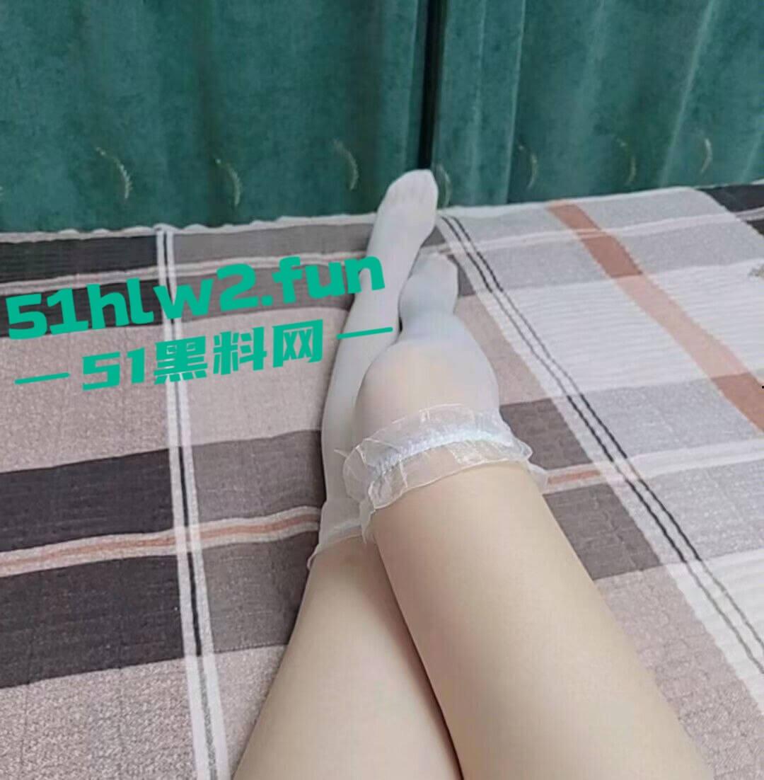 情人节调教小母狗,安徽女大学生【苏雪琳】异地恋男友无法满足骚逼,只能网调抠逼摸奶自我解压!-8