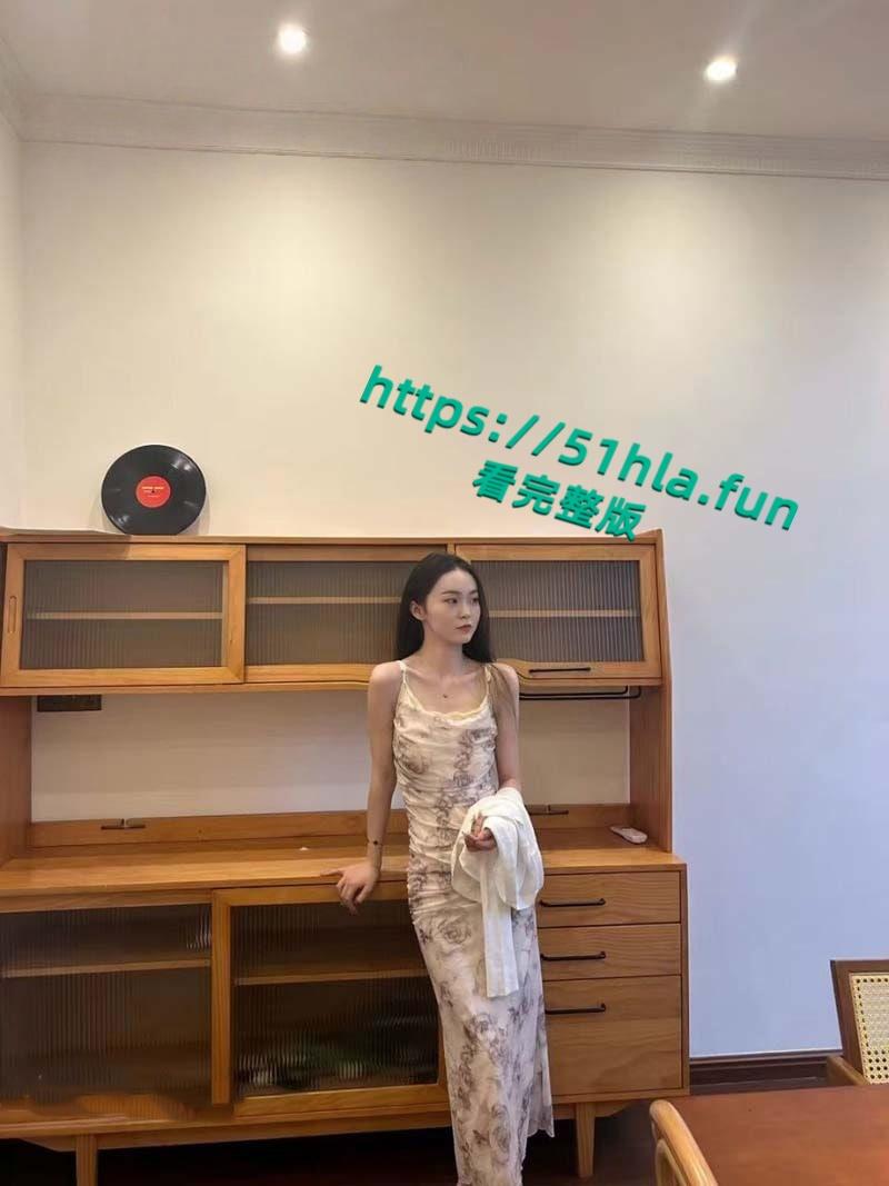 上海高颜值幼师【刘雨菲】人前女神人后贱母狗，炮友调教成精盆马桶，戴口球求草无比的反差！-4