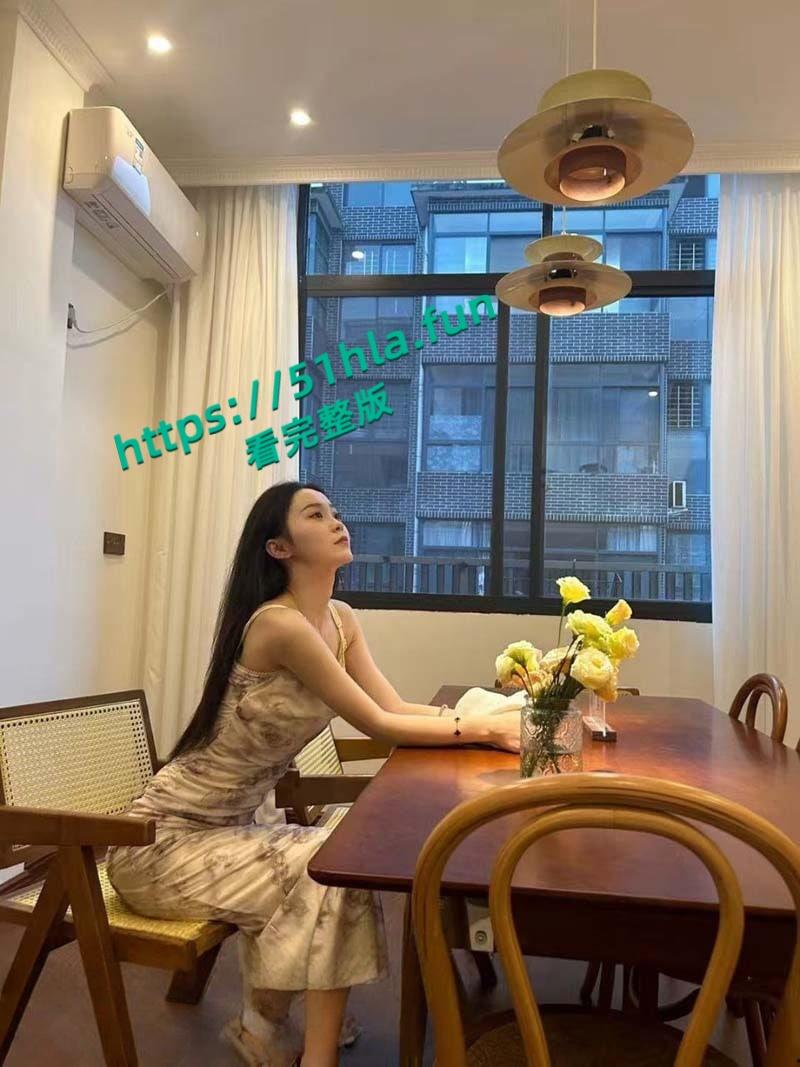 上海高颜值幼师【刘雨菲】人前女神人后贱母狗，炮友调教成精盆马桶，戴口球求草无比的反差！-5