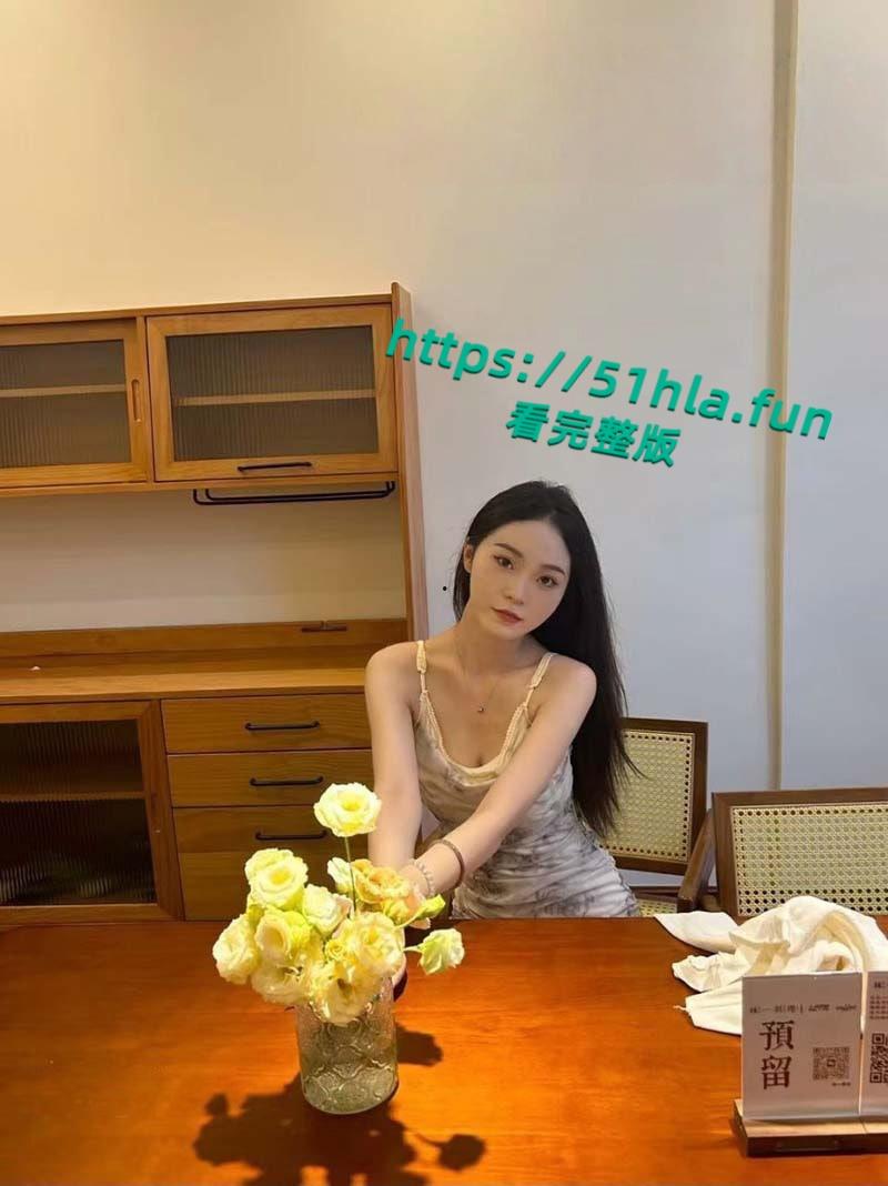 上海高颜值幼师【刘雨菲】人前女神人后贱母狗，炮友调教成精盆马桶，戴口球求草无比的反差！-6