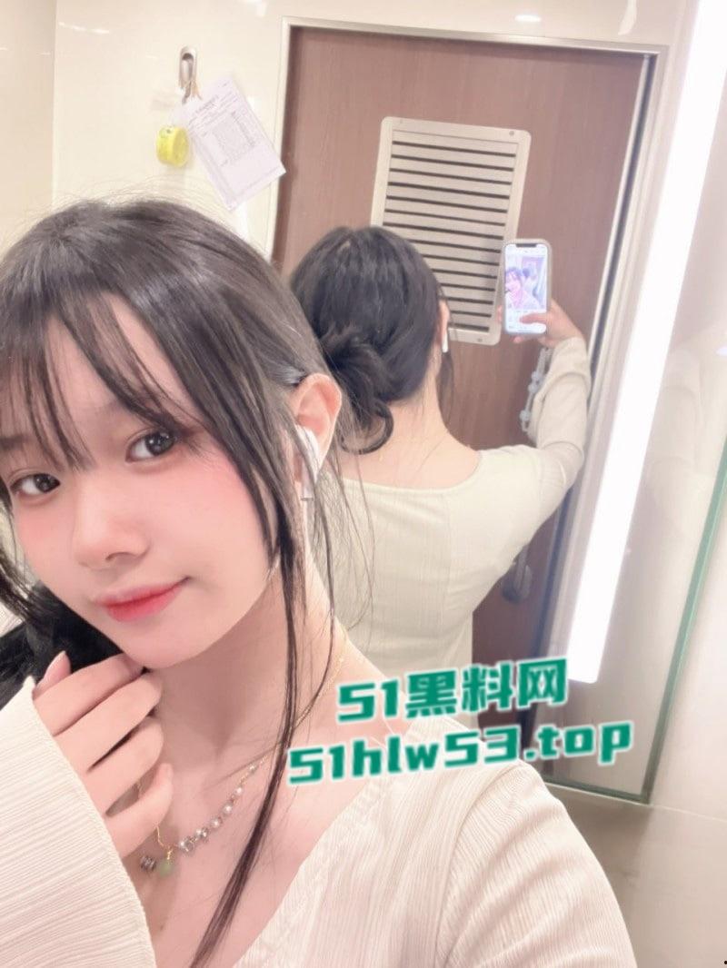 台湾新北长庚大学【梁欣】清纯嫩妹自慰私拍,惨遭渣男四处炫耀流出,掐脖爆操猛插骚穴无比的反差!-1