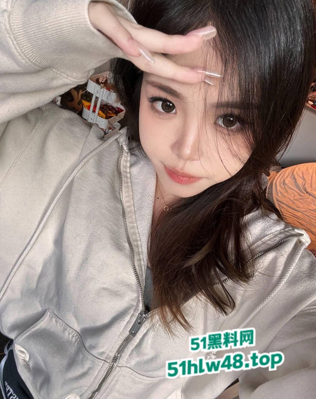 长清大学门事件,高颜值甜美学生妹,纤细高挑的黑丝AJ女被大屌体育生爆操抽插,搞得全校人尽皆知!-6