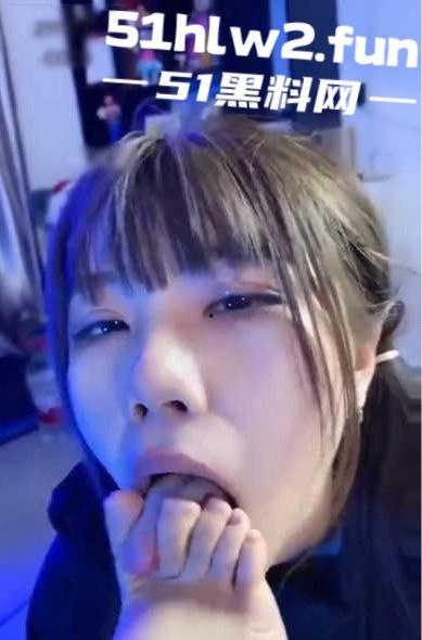 女虐女SM片段精选，下贱女的生活，三女M被女主人虐成狗，舔脚喝尿扇耳光吞口水，女人何必为难女人？-1