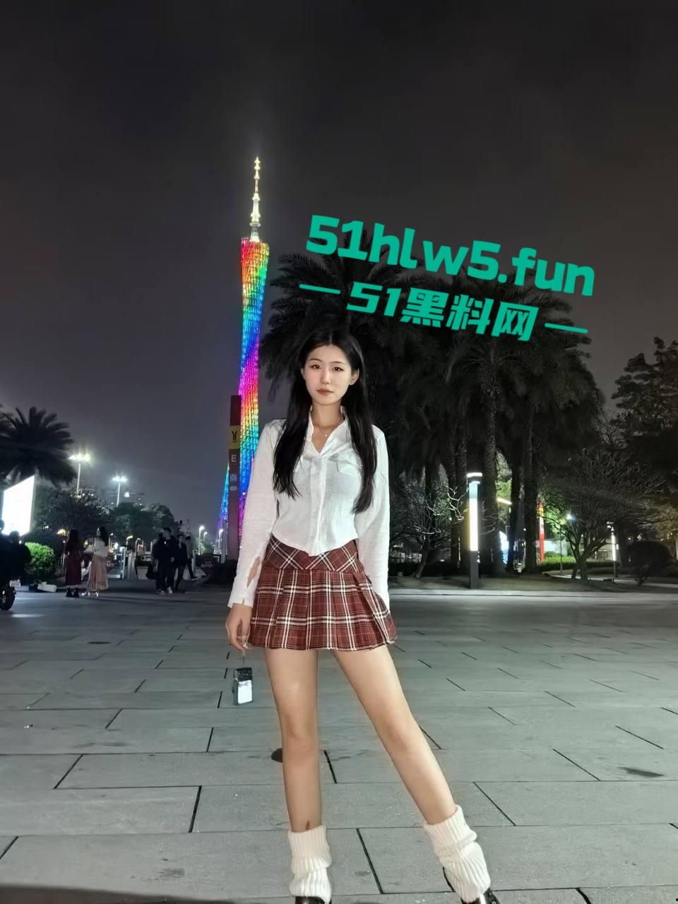 上海交通大学【赵若菲】极品身材大二学生妹,金主爸爸包养翘起美臀上位骑乘,性爱视频流出。-2