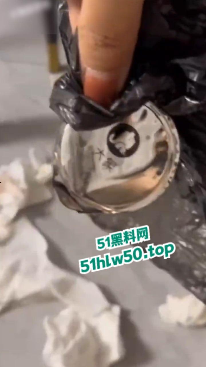 河北邯郸大杨庄,男子出轨带小三回家,捉奸时小三还穿着原配的衣服,玩的真野啊!-2