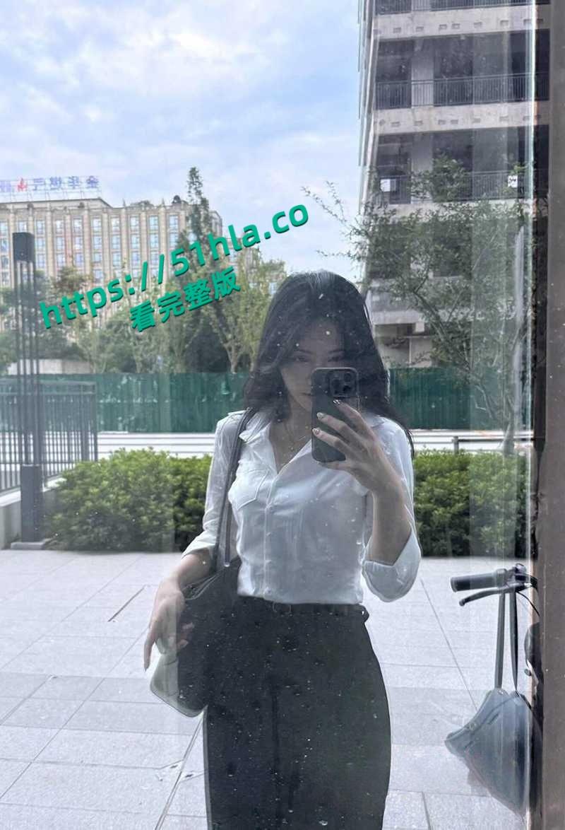 95后清纯律师妹子竟当福利姬解压,大量不雅照遭曝出,黑丝全裸尺度炸天,脱律师服掰臀露穴反差爆表!-3