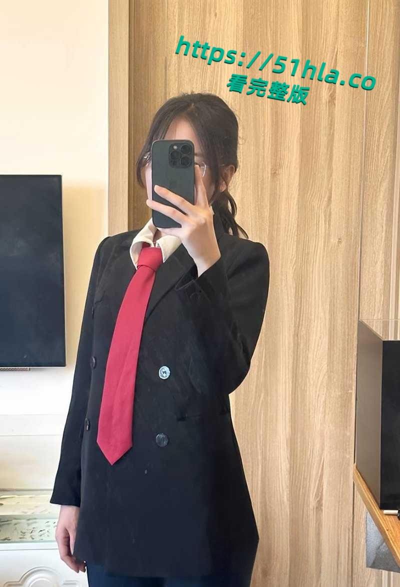 95后清纯律师妹子竟当福利姬解压,大量不雅照遭曝出,黑丝全裸尺度炸天,脱律师服掰臀露穴反差爆表!-4