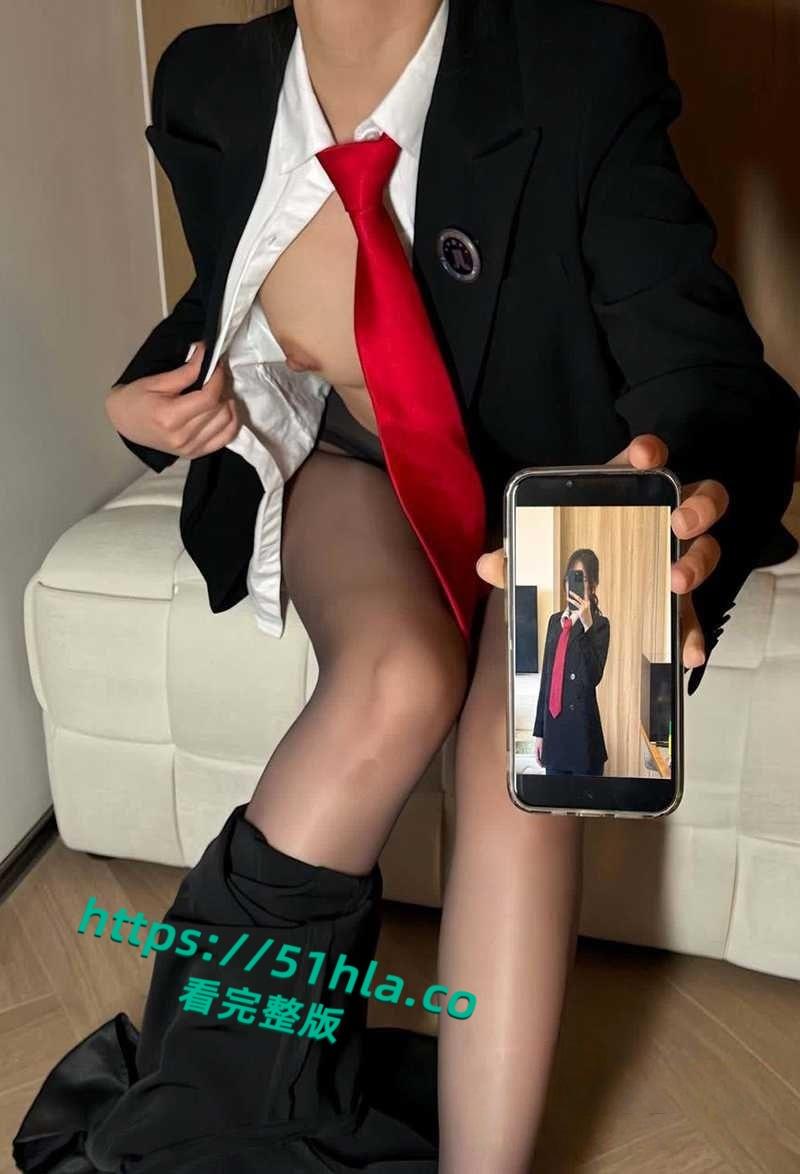 95后清纯律师妹子竟当福利姬解压,大量不雅照遭曝出,黑丝全裸尺度炸天,脱律师服掰臀露穴反差爆表!-8