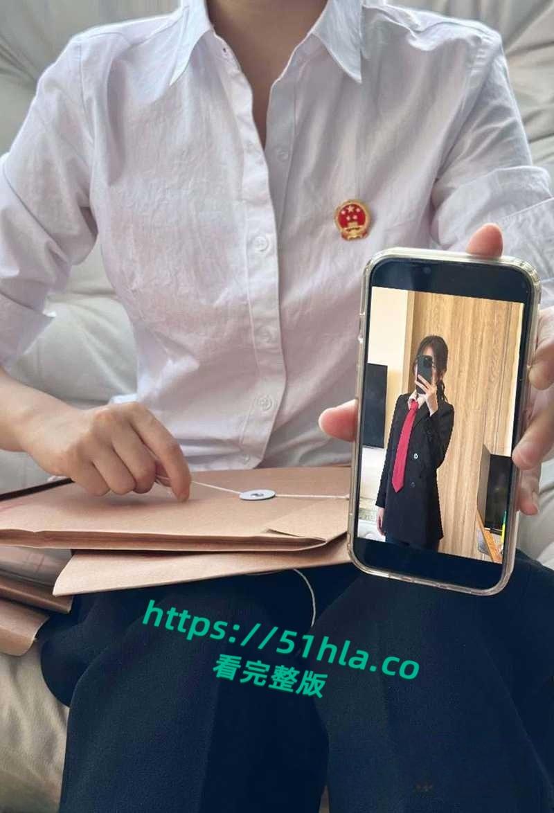 95后清纯律师妹子竟当福利姬解压,大量不雅照遭曝出,黑丝全裸尺度炸天,脱律师服掰臀露穴反差爆表!-11