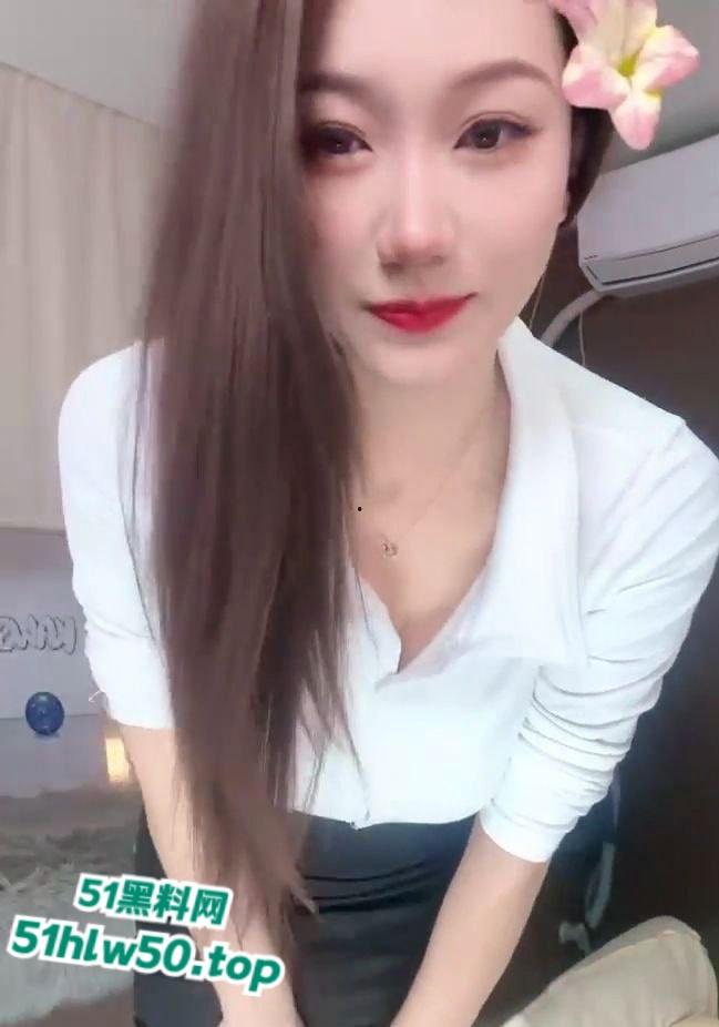 抖音25万粉丝网红【兔兔宝宝】榜一大哥定制付费视频,作品里的清纯形成强烈反差!-2