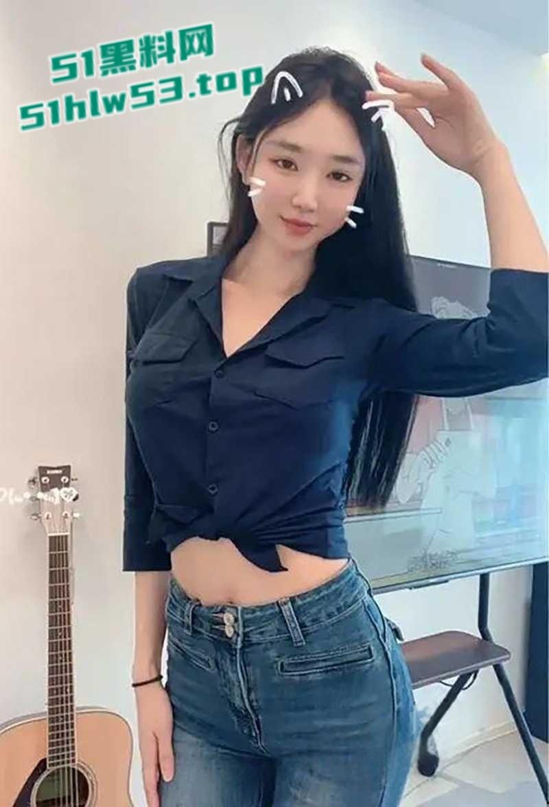 抖音百万粉丝网红【安婧】裸聊视频流出，各种性感情趣装轮番上阵，蹶翘臀掰逼自慰淫骚到炸！-3