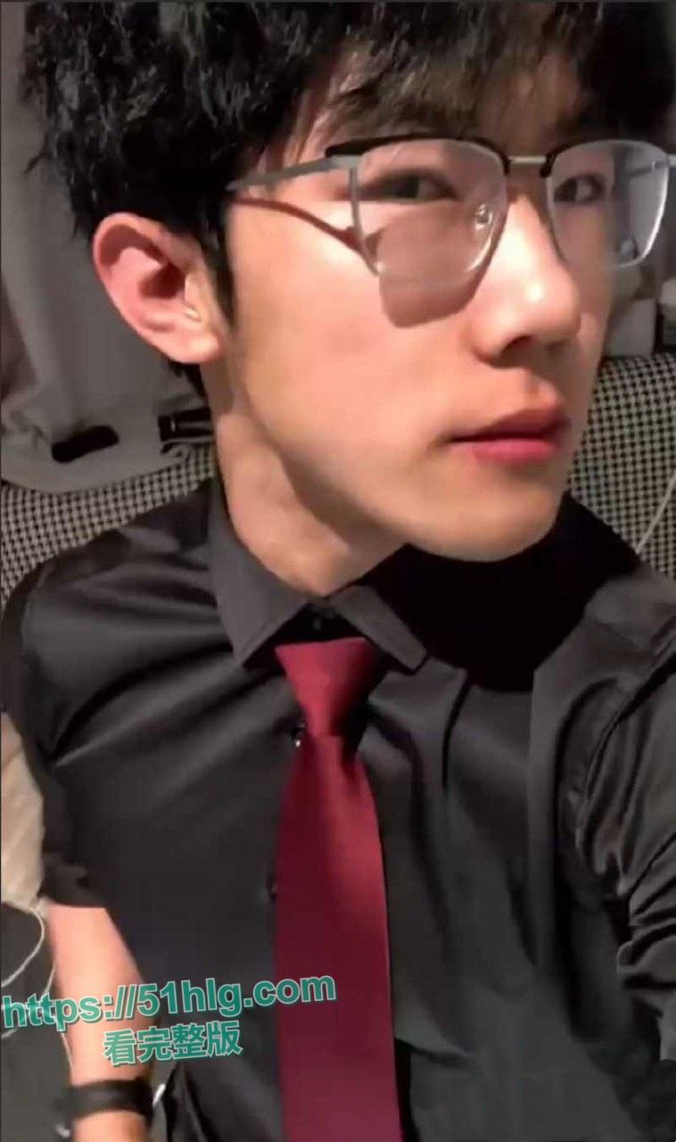 【辽宁】抖音人气网红【友哥】墨镜撸管视频外流 腹肌身材超吸睛 镜头前骚气实足,大屌让众多富婆疯狂-7