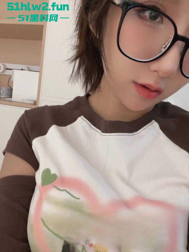 上海某国企职工【张舒涵】傍上公司上司想上位,还参与玩多人被男友发现后果断曝光!-4