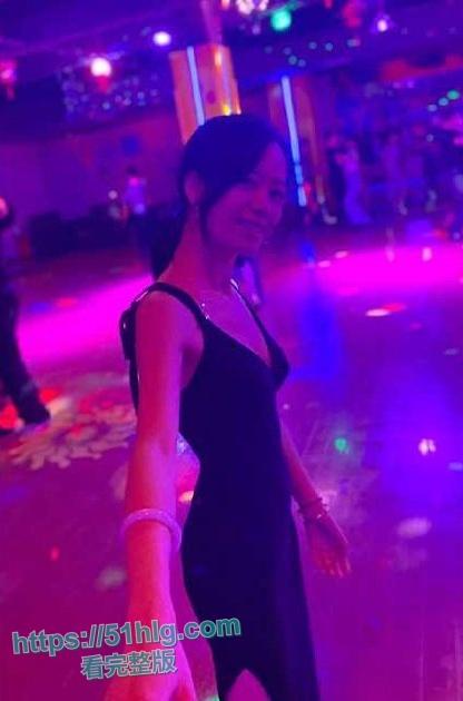 成都探店揭秘砂舞舞厅!性感少妇任君挑选 刺激体验摸奶抠穴加打炮, 堪称男人的天堂!-2