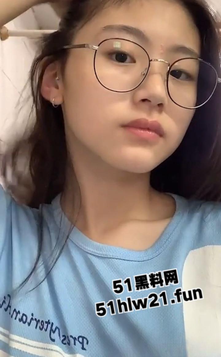 茂名一中颜值女神【梁韵瑶】清纯精致的脸蛋,加上完美的诱人酮体,绝对是不少人的白月光做爱私拍视频流出。-8