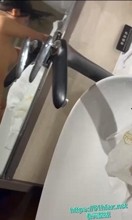 河北医科大学情侣情欲实录炸裂曝光！清纯校服妹变淫荡母狗调教路，自拍洗澡脱衣秀操逼，尺度爆棚！-6