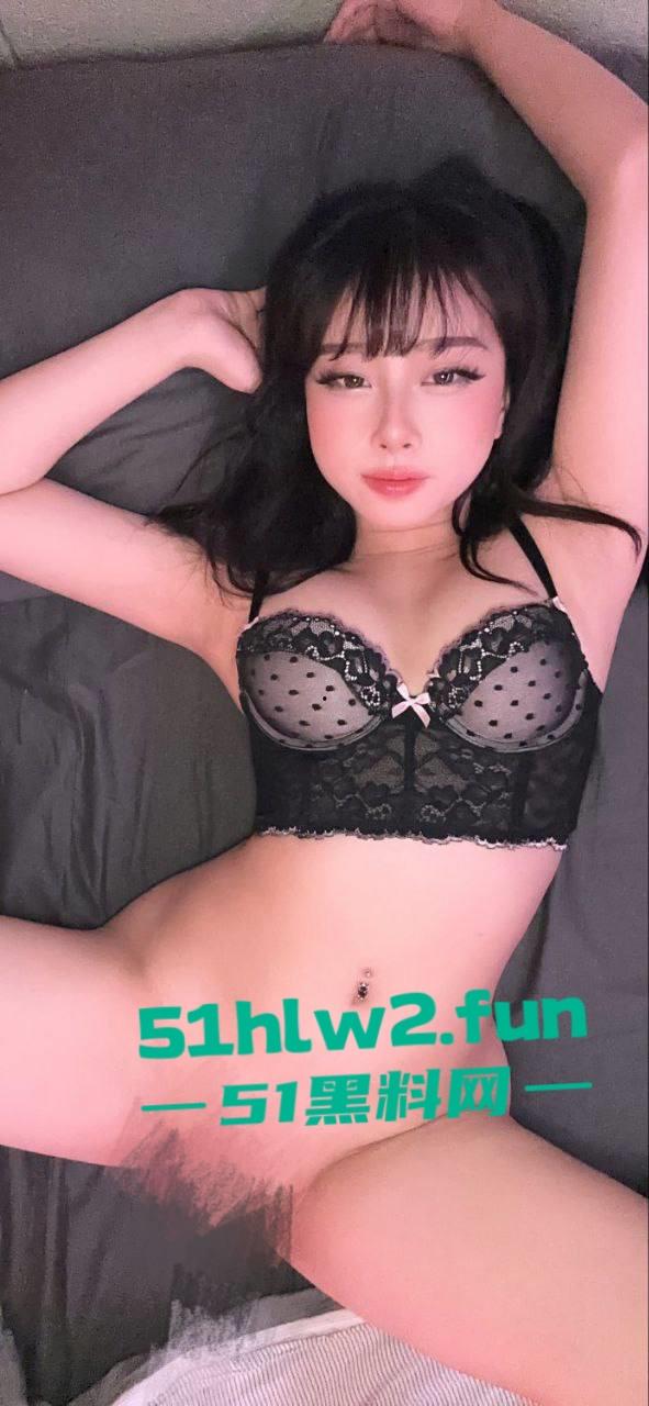 推特极品萝莉骚母狗颜值甜美身材性感，水晶棒爆插穴穴骚骚的样子超诱人，自慰私拍付费福利资源流出。-8