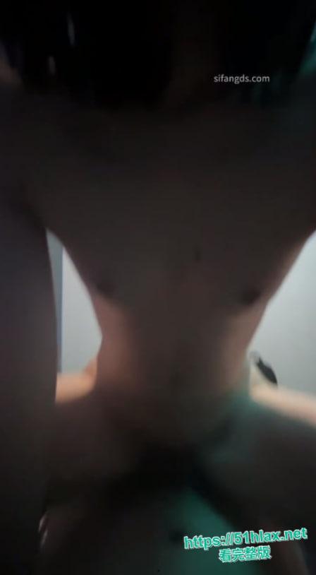 可爱大眼贫乳萌妹私密炮战视频流出!甜美清纯脸蛋全裸自拍奶头硬翘阴唇湿润欲拒还迎,男友大鸡巴无套狂怼骚穴主动迎合变床上骚货-6