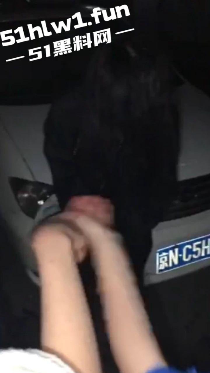 霸凌女的现世报!安徽铜陵精神小妹霸凌同班女生索要奶茶 被女生校外大姐头带人围殴 简直不要太爽!-4