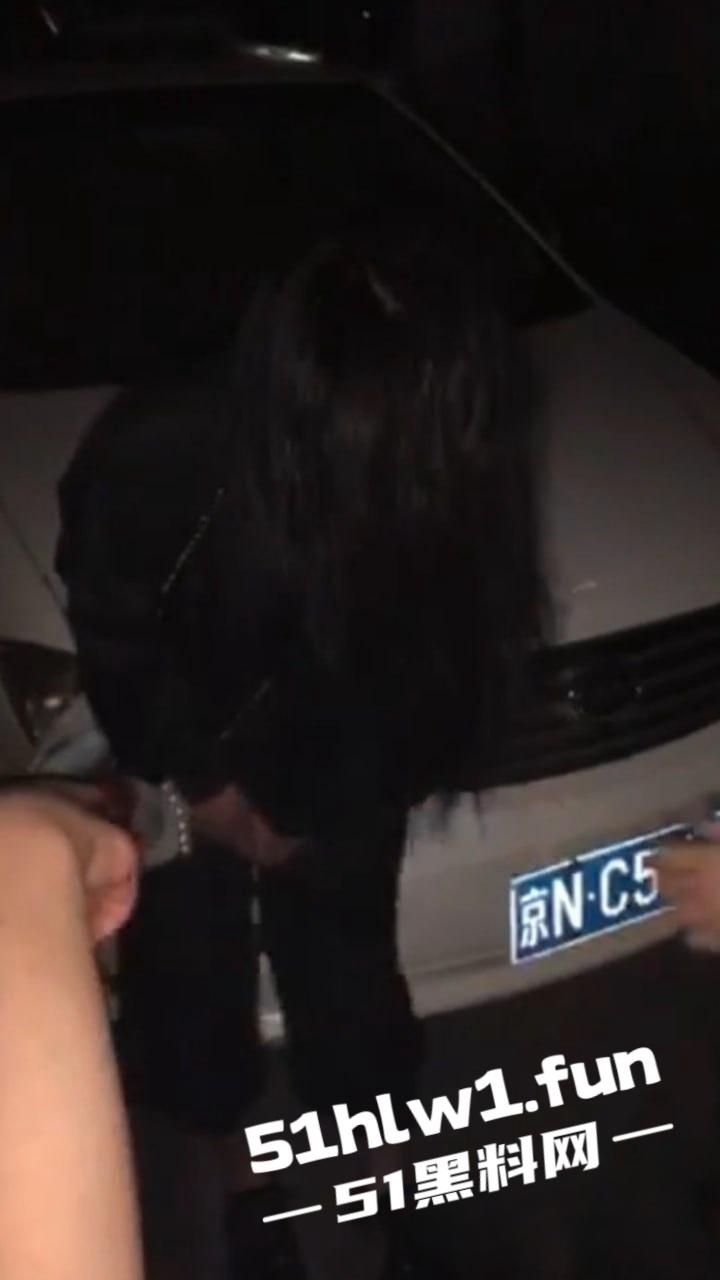 霸凌女的现世报!安徽铜陵精神小妹霸凌同班女生索要奶茶 被女生校外大姐头带人围殴 简直不要太爽!-6