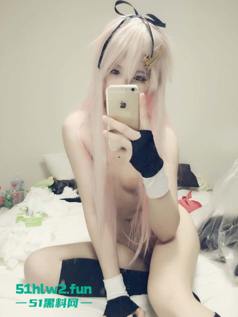 远古福利姬【习呆呆】解禁新作,高颜值萝莉妹白丝美腿,玉足夹撸肉棒极度反差。-1