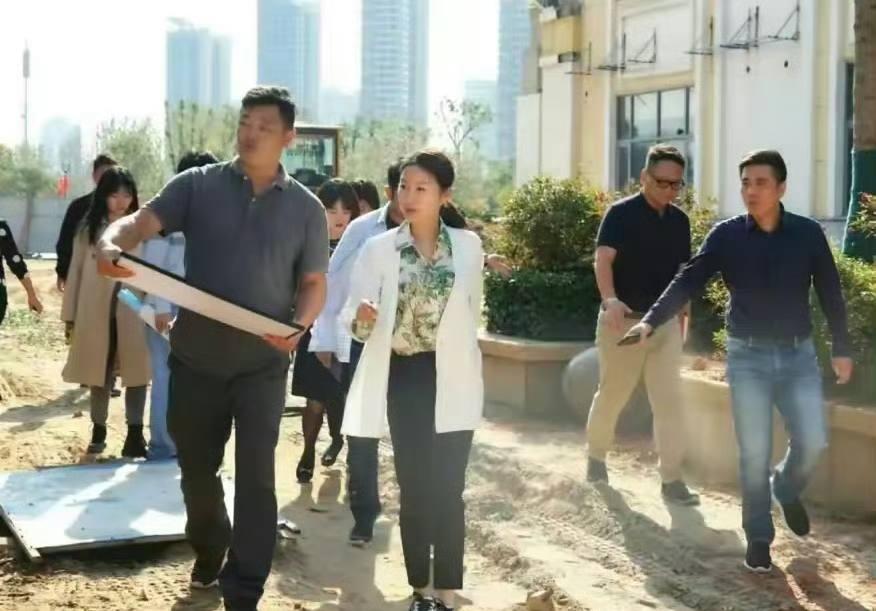 南昌市红谷滩城投资董事长鞠雅为了上位不择手段 办公室与领导啪啪做爱视频流出 骚逼做爱技术一流,难怪位高权重-3