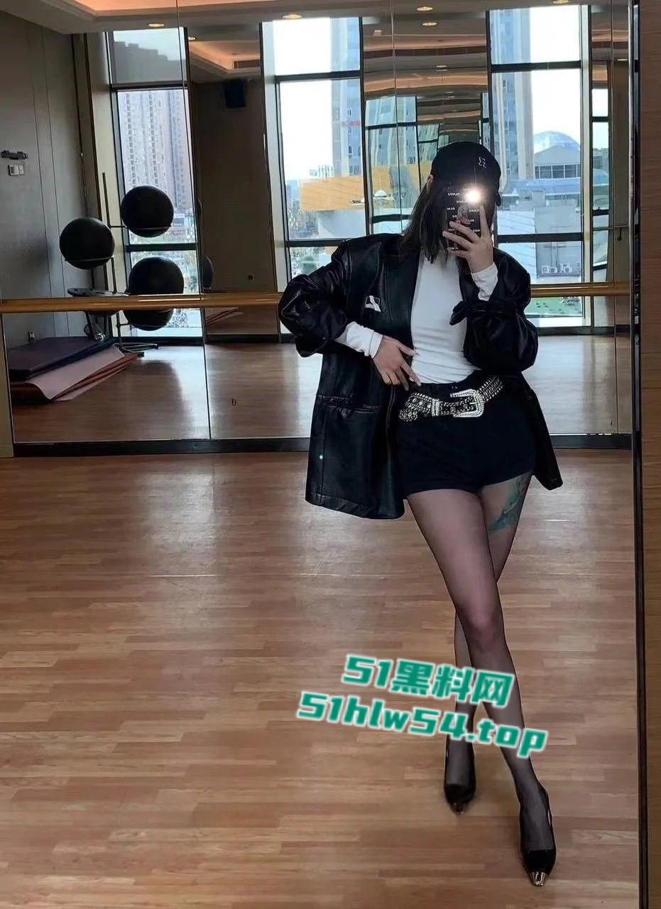 推特大神【鳄蜥】约啪顶级白富美,携兄弟大壮3P爆操,上演极致狂欢夜!-3