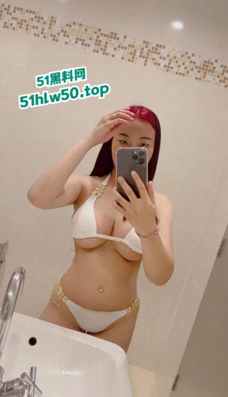 台湾极品巨乳御姐女神【蒋可欣】口爆,主动撅起丰满的臀,让男友插入无毛嫩穴内射!-3