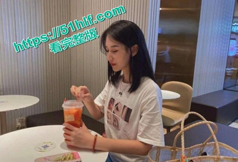 西安师范学院清纯妹子酒店自拍,反差婊口活超一流被男友无套猛操嫩穴!-2