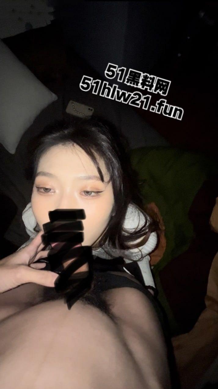 山西大学【王慧琴】高颜值反差骚母狗,性癖特别怪异喜欢粉色尾巴肛塞,已被精心调教成性奴。-5