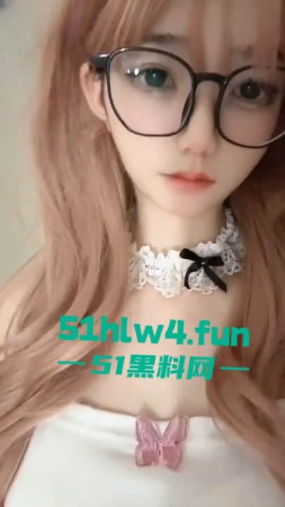 抖音擦边网红【美羊羊桑】百元门槛视频流出,甜美萝莉性感美脚让人魂飞现场隔空撸鸡。-7