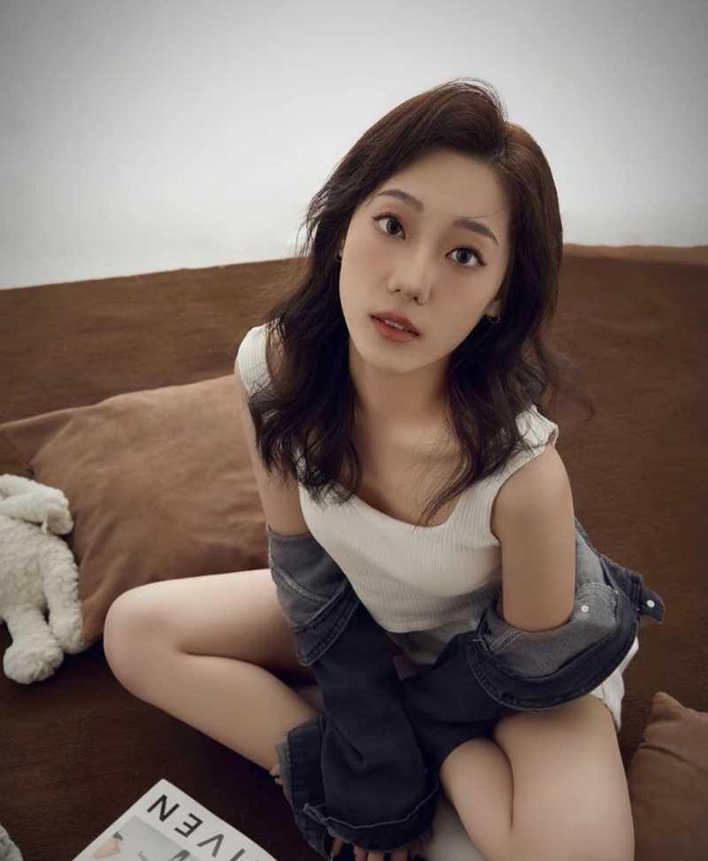 台湾黄郁珊出轨公司老板视频泄密 娇小的身躯却长了如此巨乳 被爆操时那淫荡的表情 真够诱人的-3