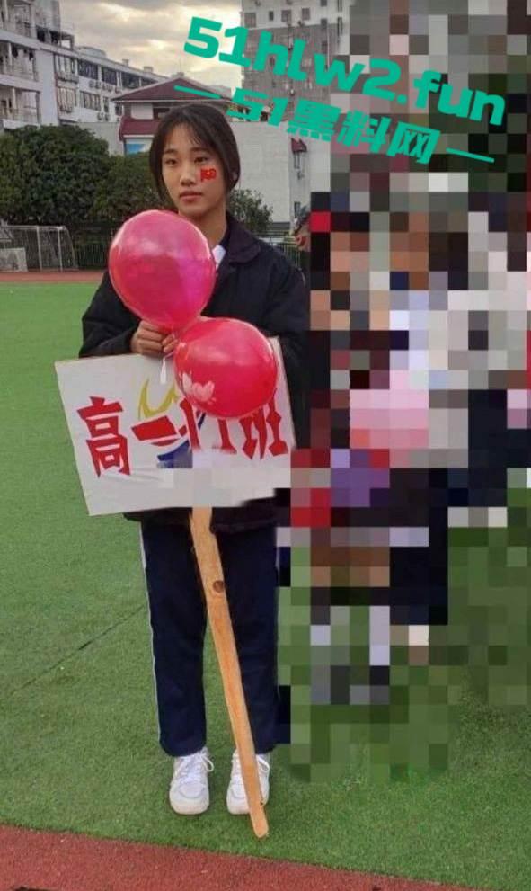 河北商丘宁陵县高级中学反差学妹【孙宁宁】超黑肥大鲍鱼,阴毛旺盛性欲极强遭到曝光。-6