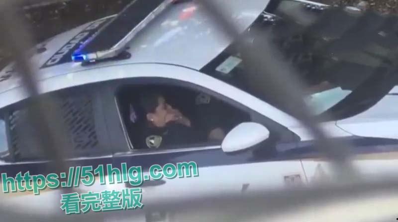 国外大瓜警察也疯狂! 【墨西哥】女警【劳拉·塞贡】多与同事偷情视频全网疯传 厕所巡逻车到处留情 刺激不已-7